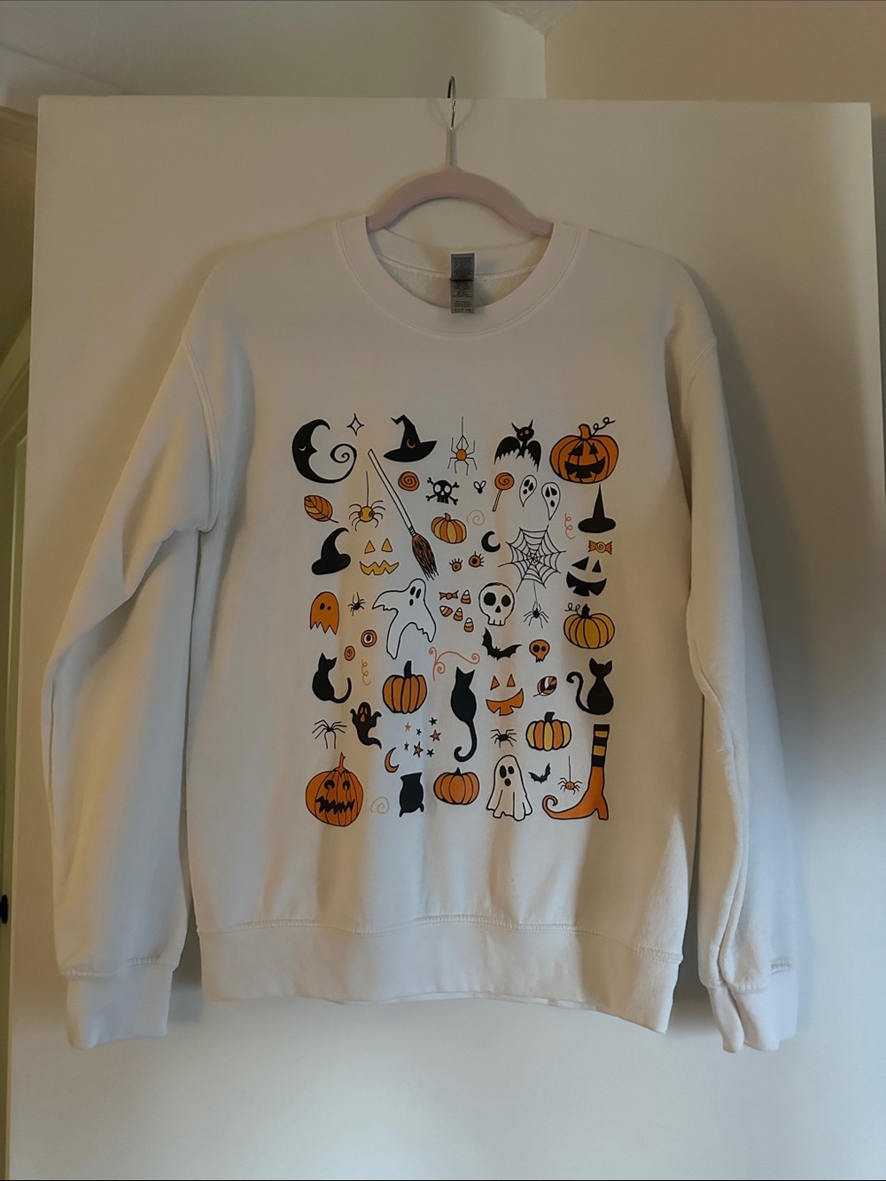 White Halloween Graphic Crewneck Sweatshirt